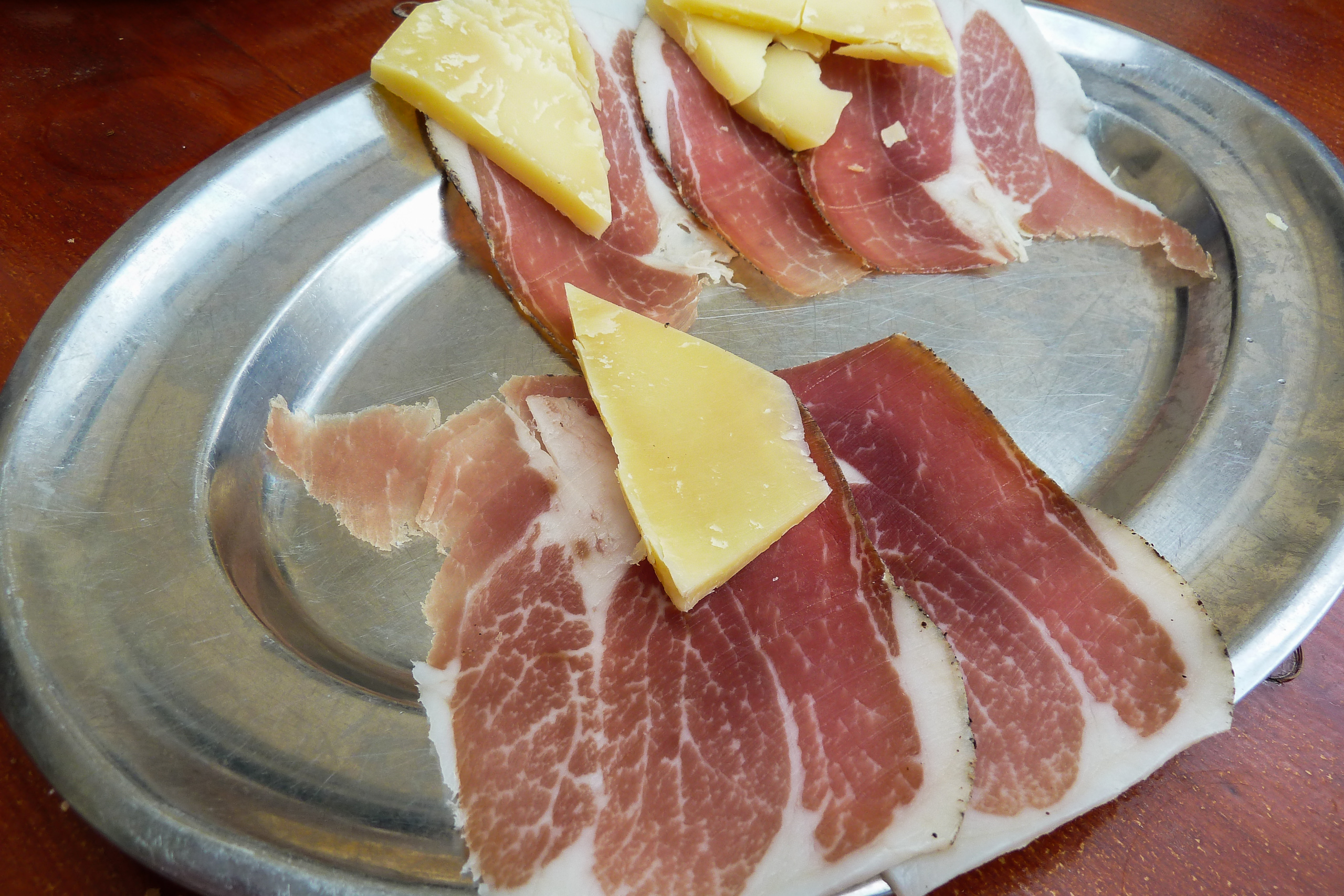 Pršut und Käse in der Konoba Zora, Draguć